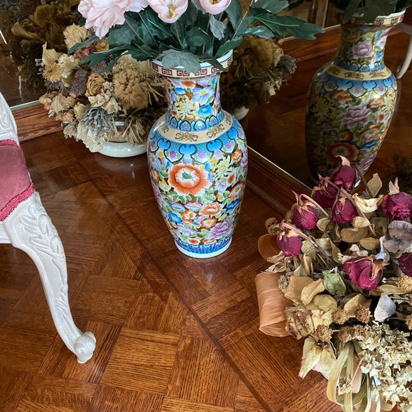 Vintage Style Large Vase - Picture 2 of 3